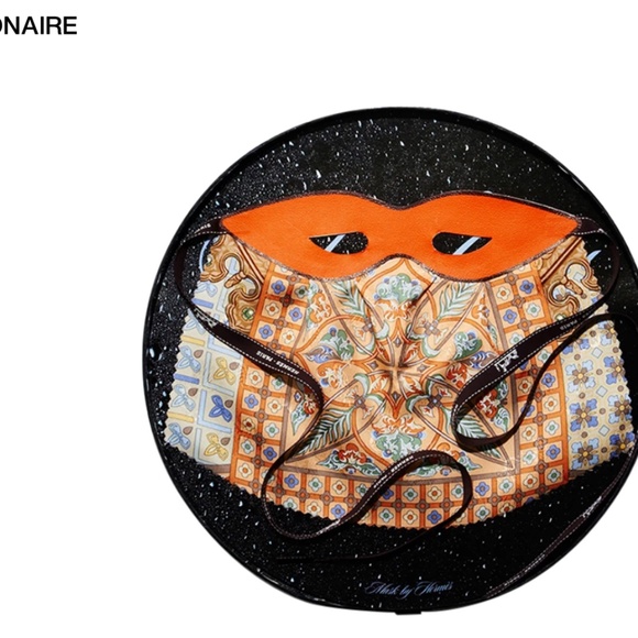 Rare Edition Visionaire 26: Fantasy Hermes Masquerade Mask in round box artbook. - Picture 1 of 16